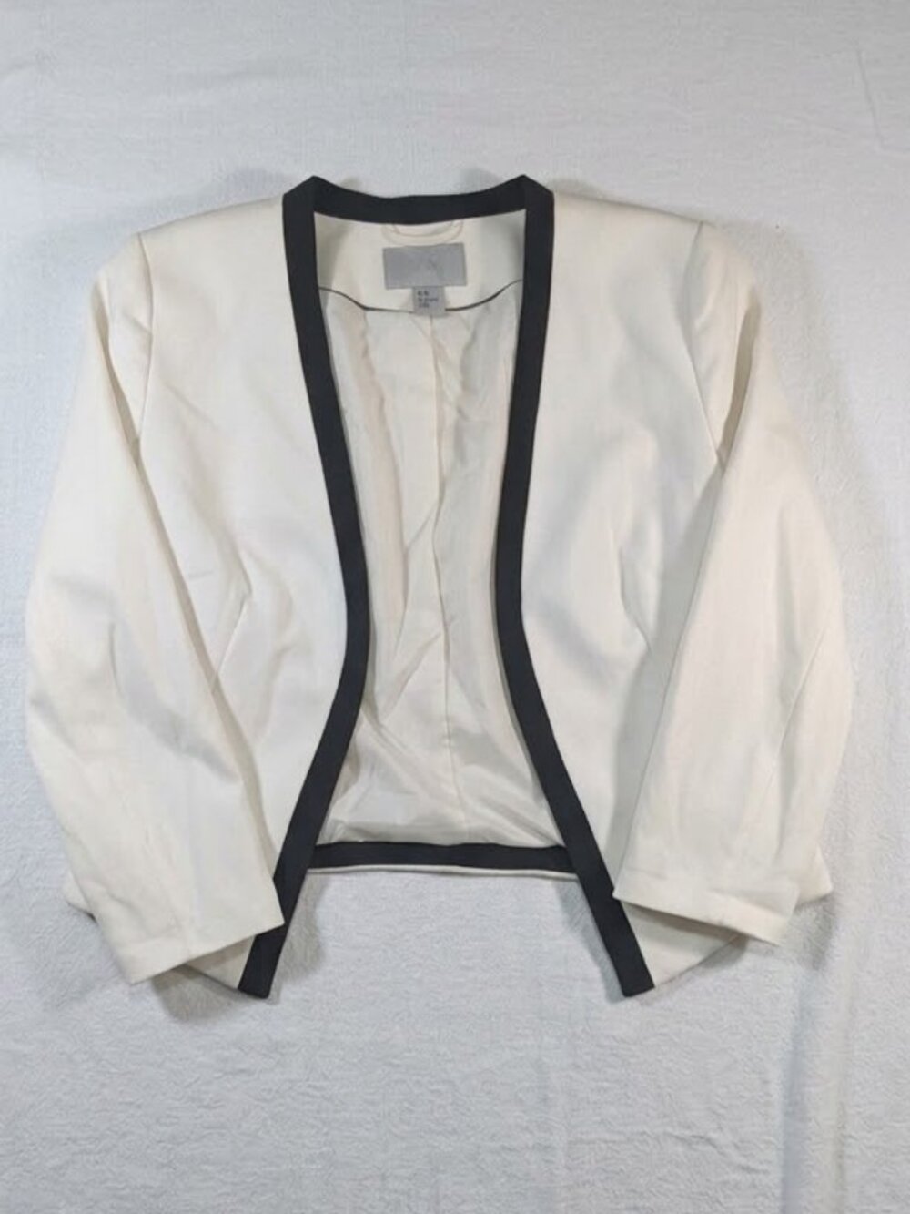 H&M Off-White Cropped Blazer Black Contrast Trim Collarless Open Front Jacket 12